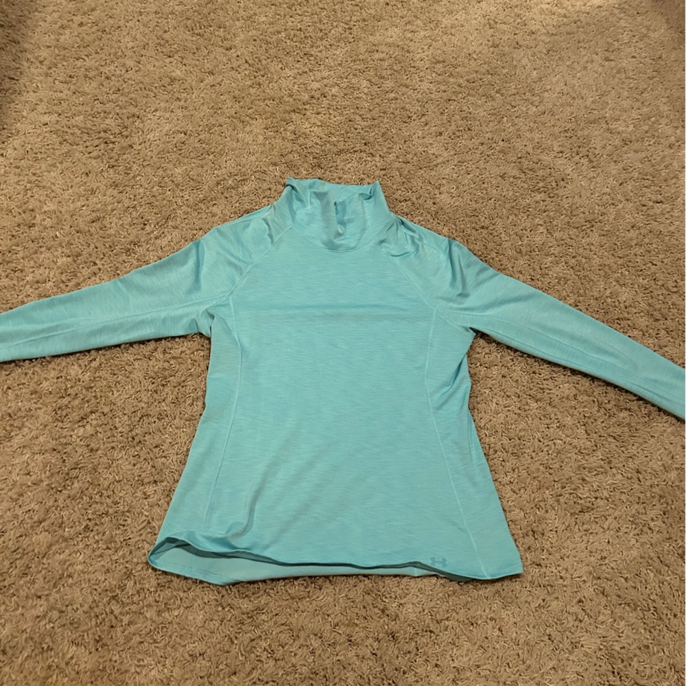 Under Armour top